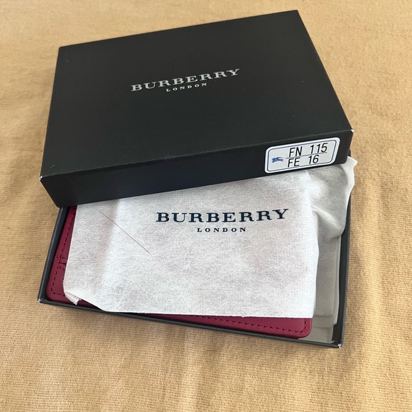 NIB Burberry Red Nova Check Card Case Unisex - Picture 8 of 8